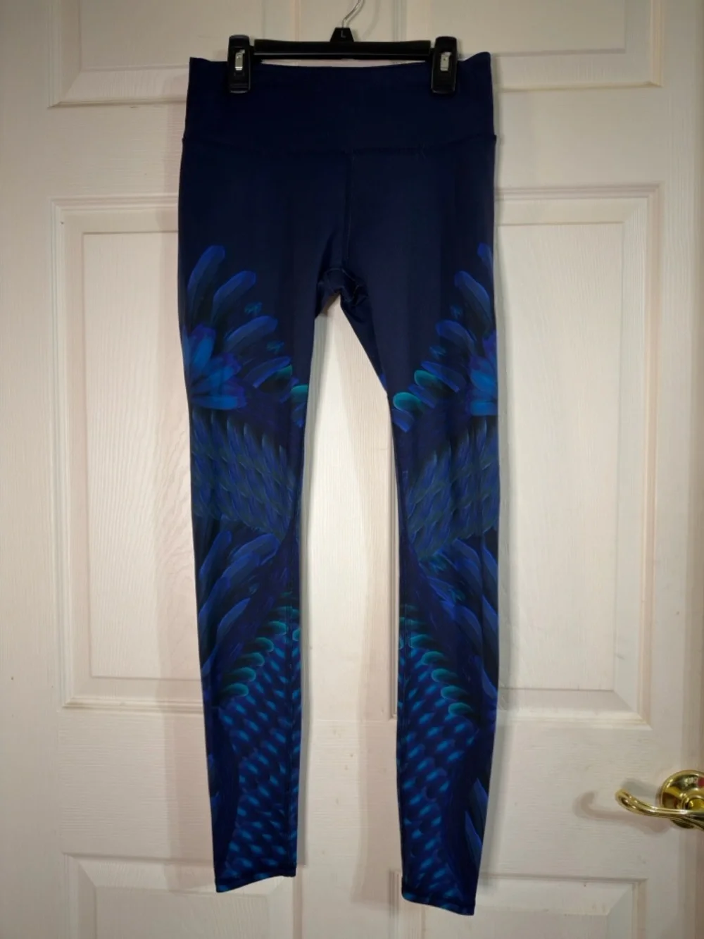 Alo Yoga $130 Goddess Legging Ltd Edition Blue Tail‎ Feathers Blue Sz XS EUC